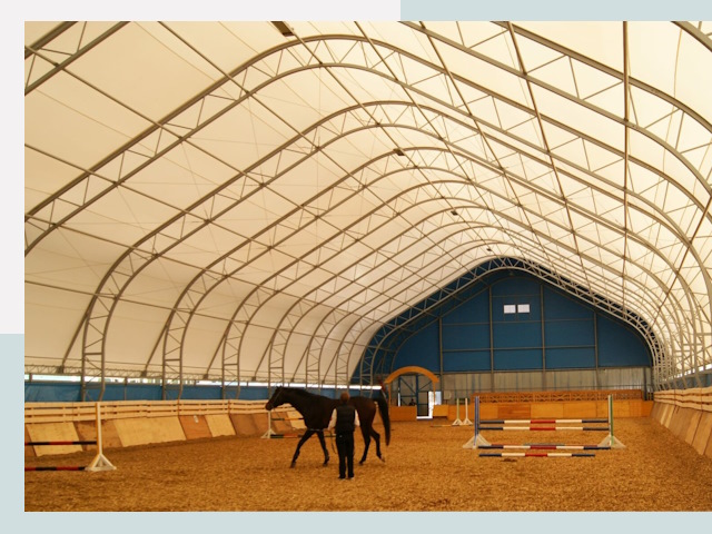 Строительство конных манежей в Анжере-Судженске